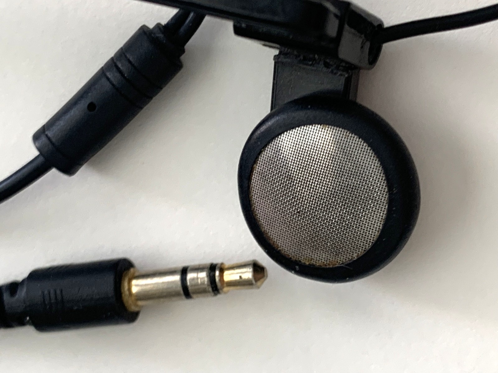 MDR-A 20 headphones, bought them about 10 years ago, never let me down, EXCELLEN