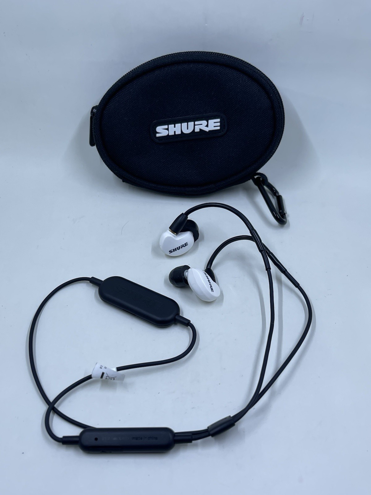 Shure SE215 In-Ear Professional Sound Isolating Headphones White w/ case
