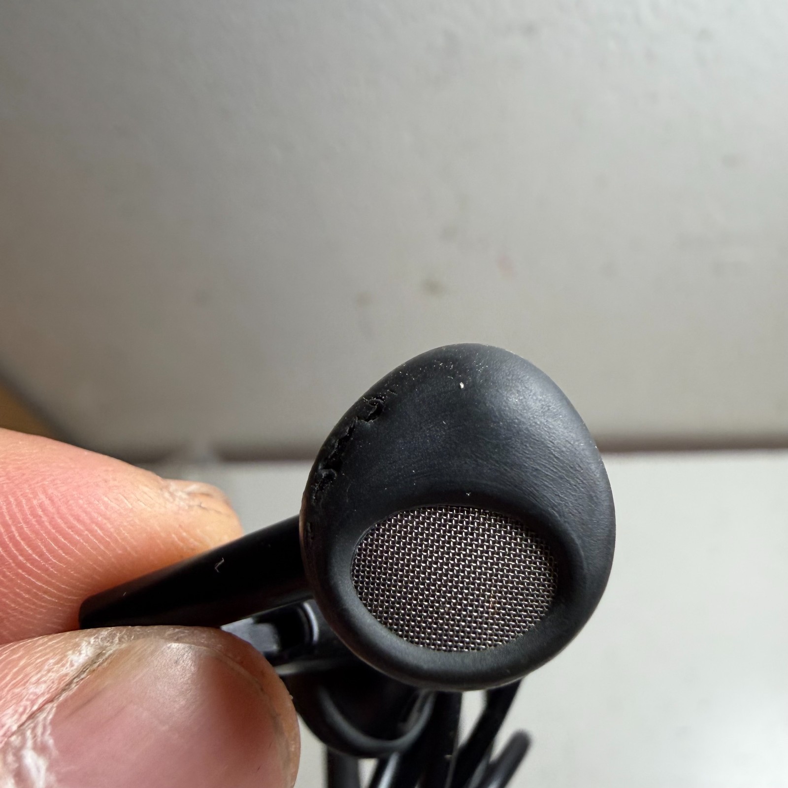 Sony MDR-E535 Black 3.5mm TRS Jack 16 Ohm Stereo Wired Classic Earbud Headphones
