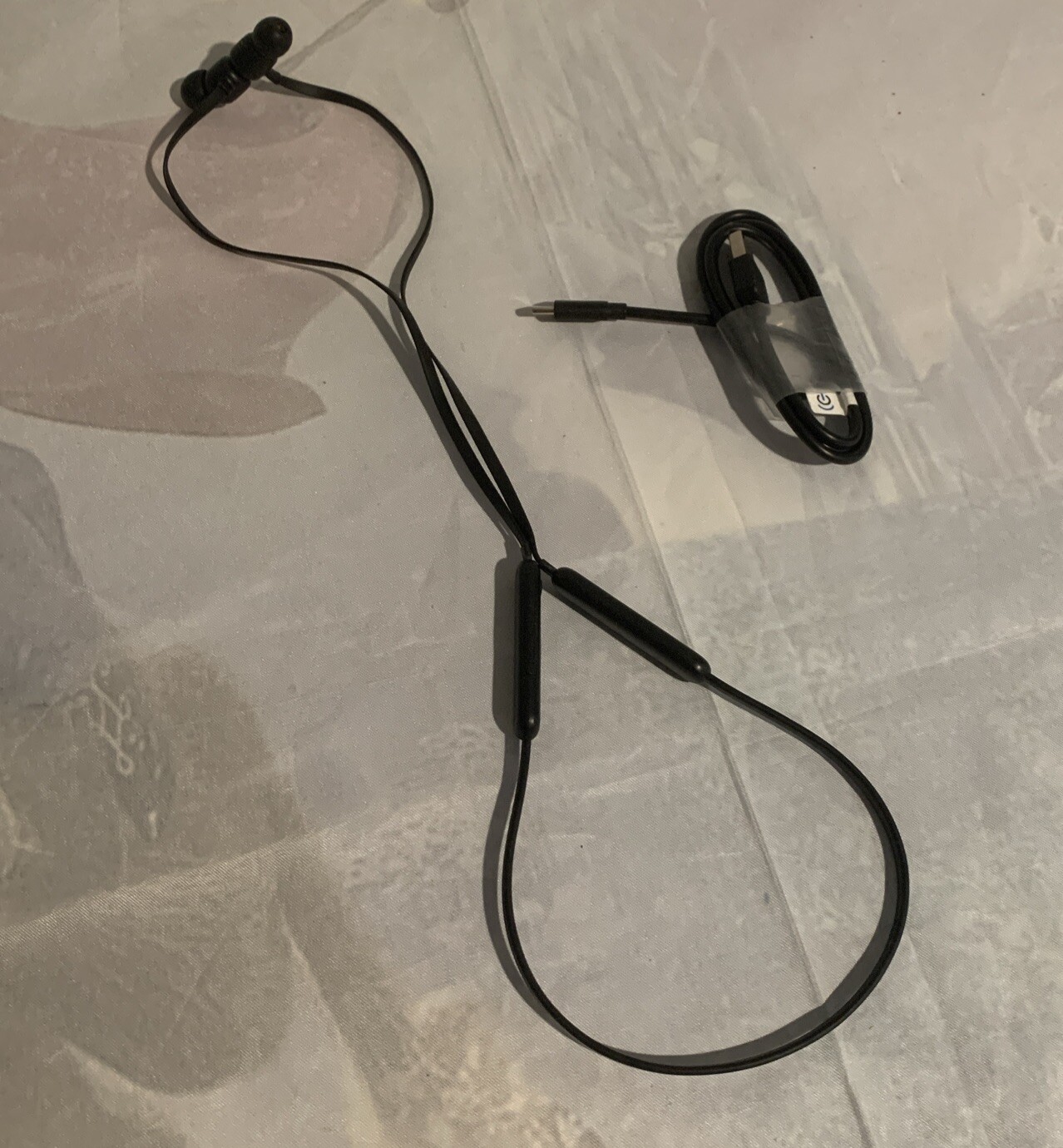 Beats by Dr. Dre Flex Wireless In-Ear Headphones – Color Black In Good Condo