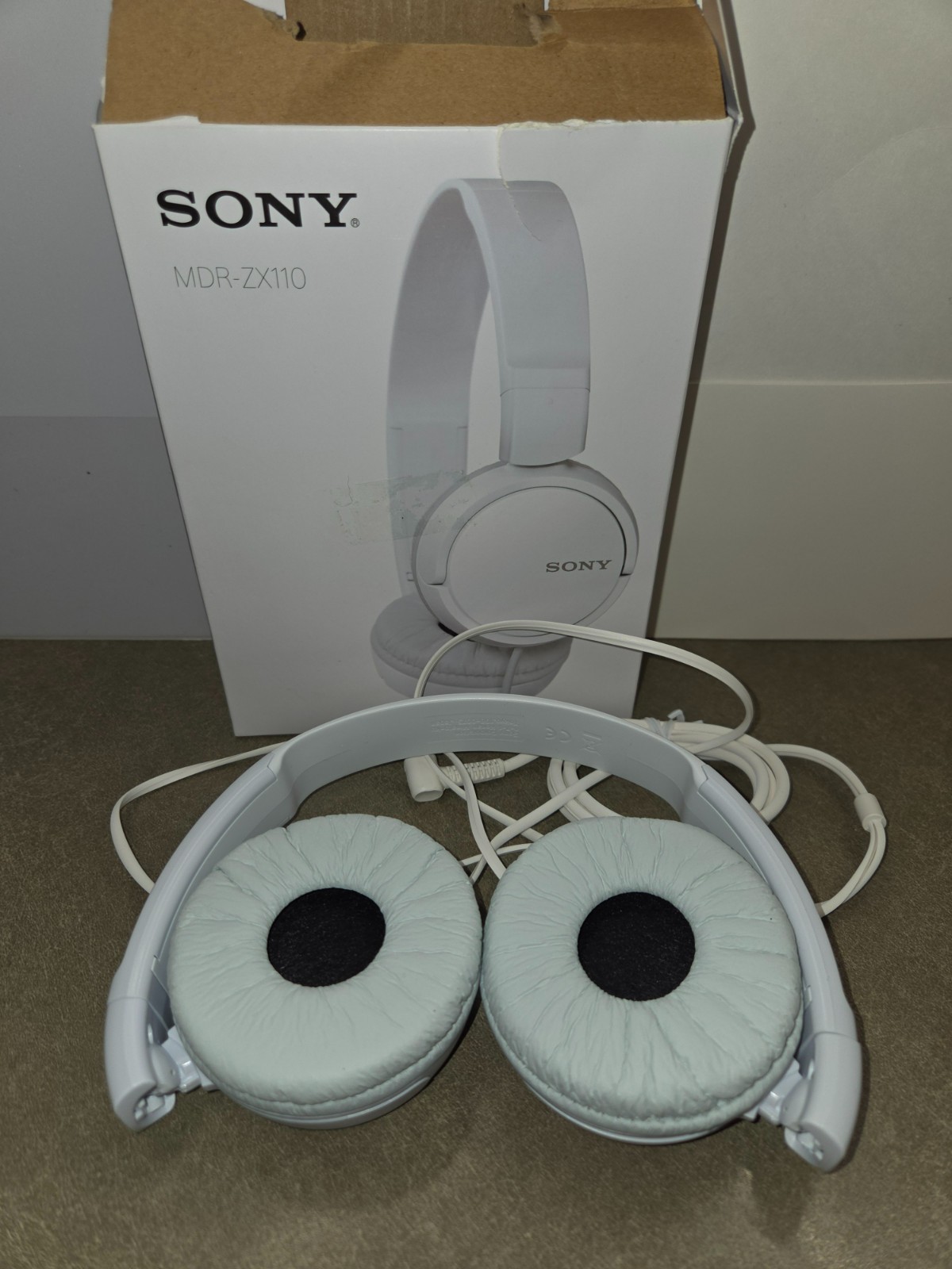 Sony MDR-ZX110 Headphones Ear-Pad (On the Ear) Headband – White