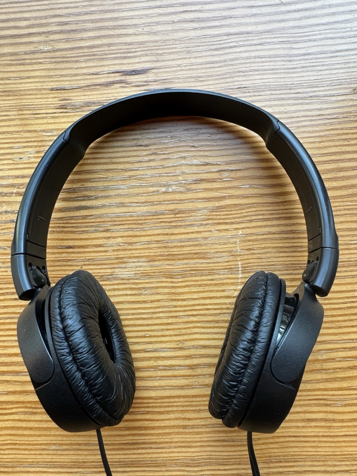 Sony MDR-ZX110 Wired Ear-Pad (On the Ear) Headband Headphones in Black. Used.