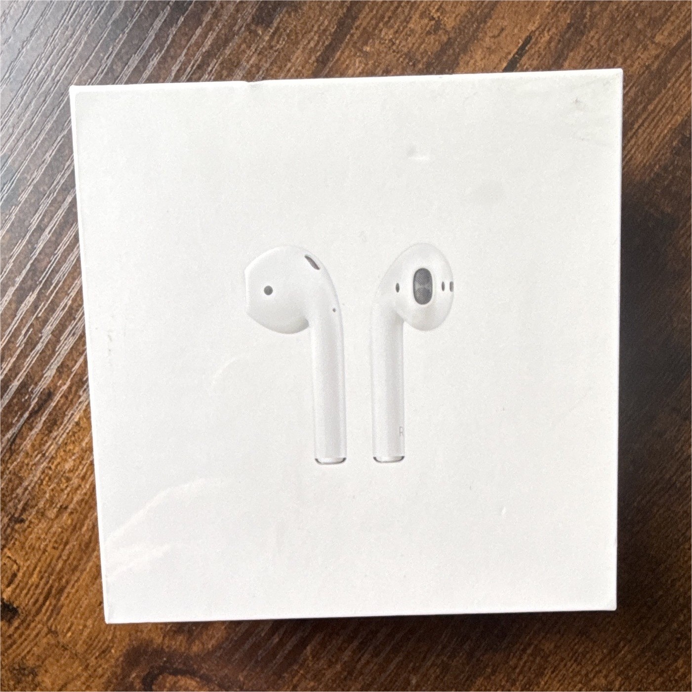 Apple AirPods Earbuds w/ Wireless Charging Case Bluetooth White MRXJ2AM/A