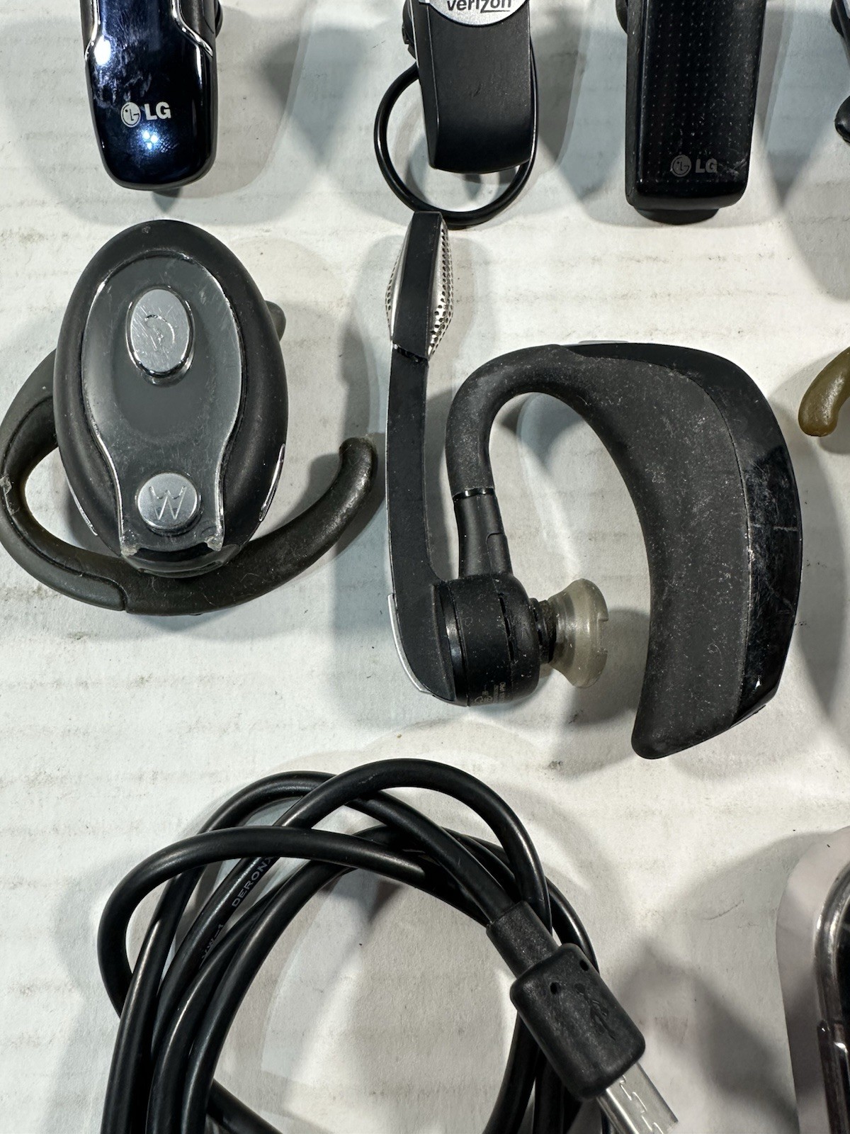 Used Bluetooth Earpiece Mixed Brands LG, Motorola, Verizon Lot of 7 Not Tested