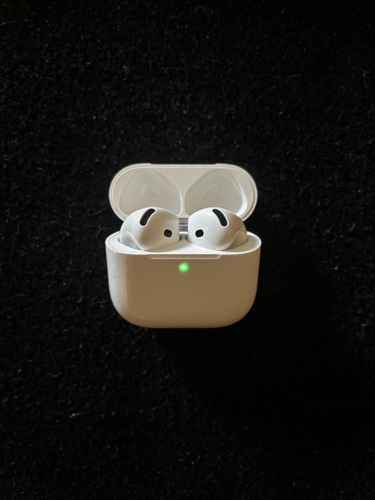 Airpods 4 with ANC and USB-C Charging Case BROKEN MIC – READ DESCRIPTION