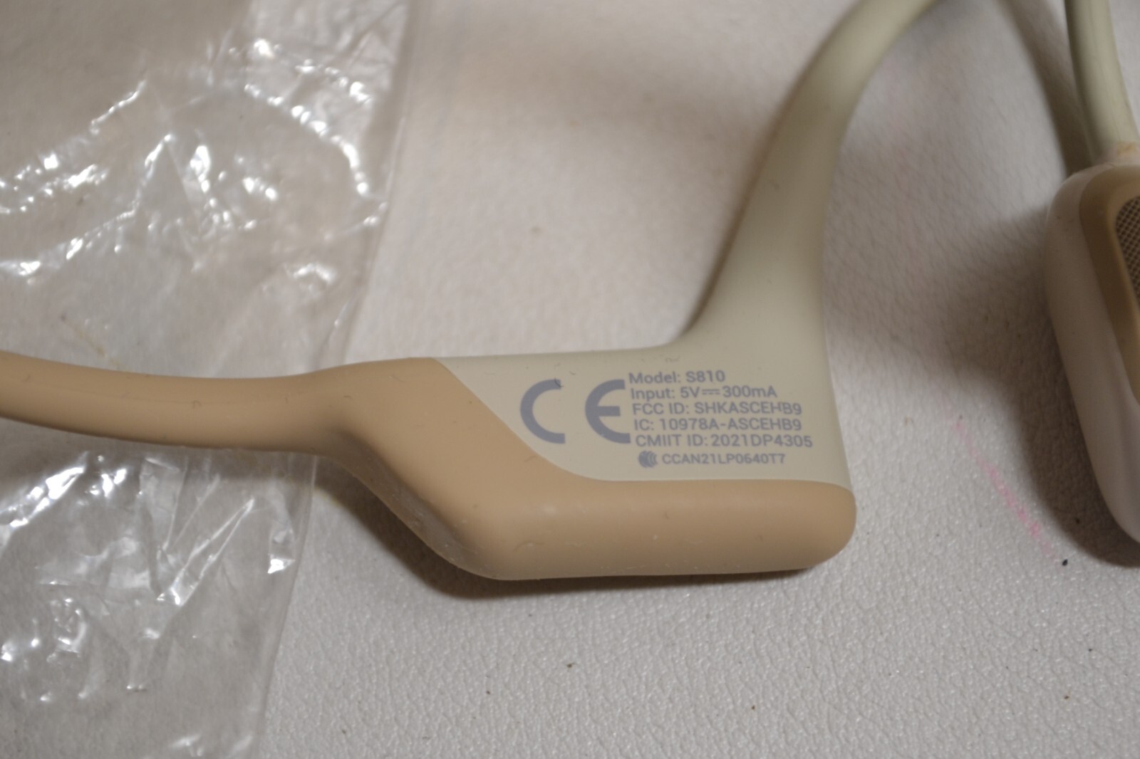 GENUINE Shokz OpenRun Pro (S810)-Beige w/Case NO CHARGING CABLE Powers On; Works