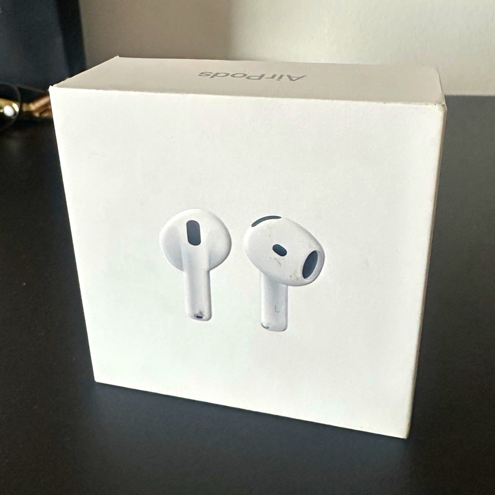 Apple AirPods 4 Bluetooth Earbuds w/Charging Case White- Never used