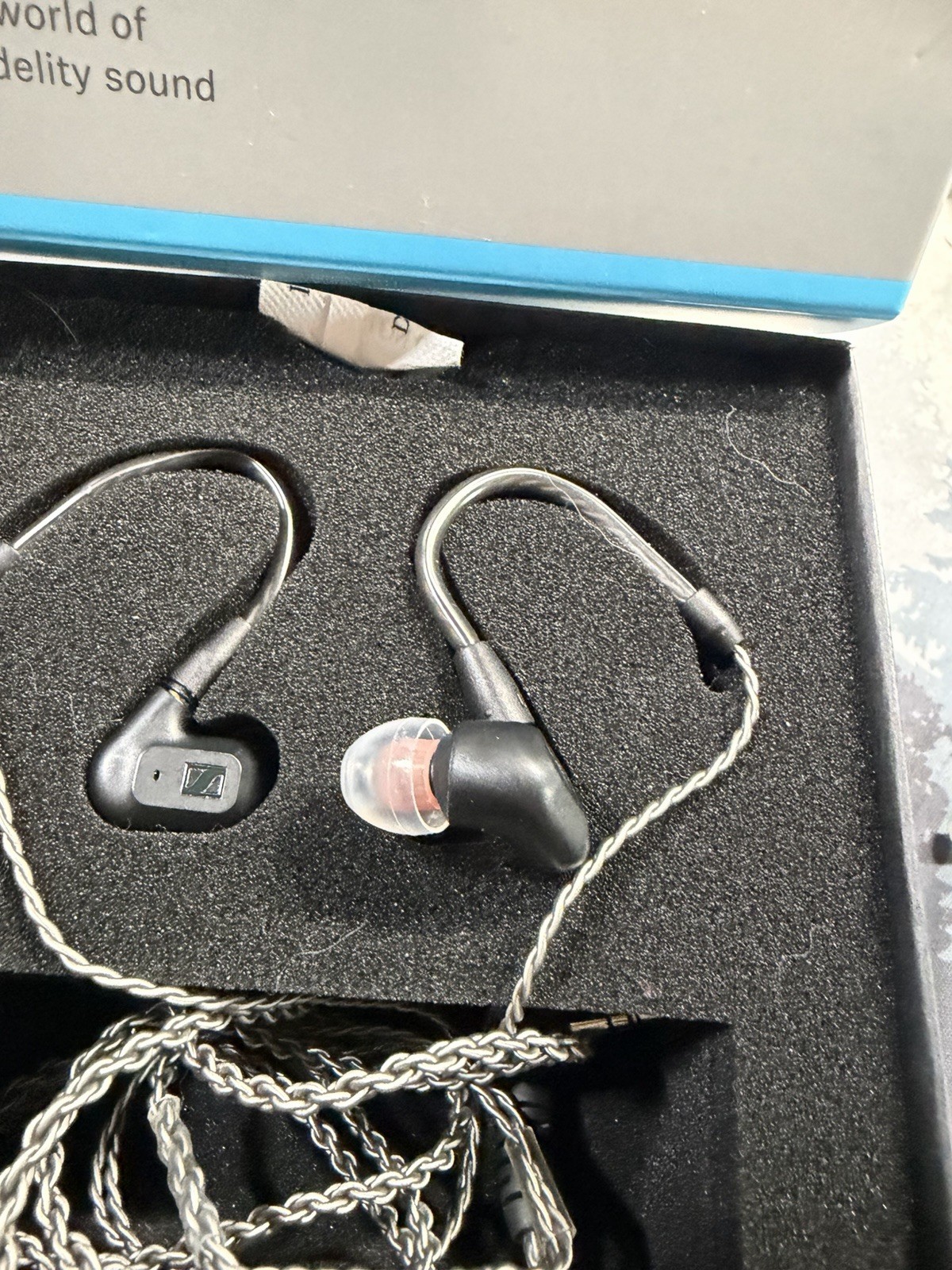 Sennheiser IE 200 Earphones – Black With 4.4mm Balanced And 3.5mm Se Cables iEMs
