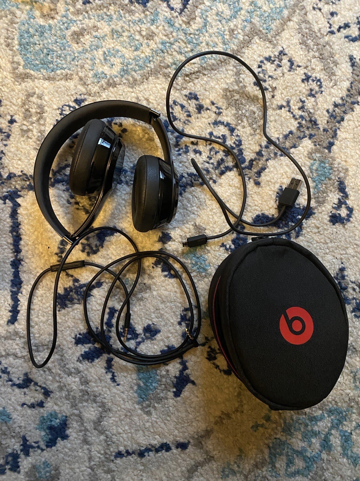 Beats by Dr. Dre Solo3 Over the Ear Headphone – Gloss Black