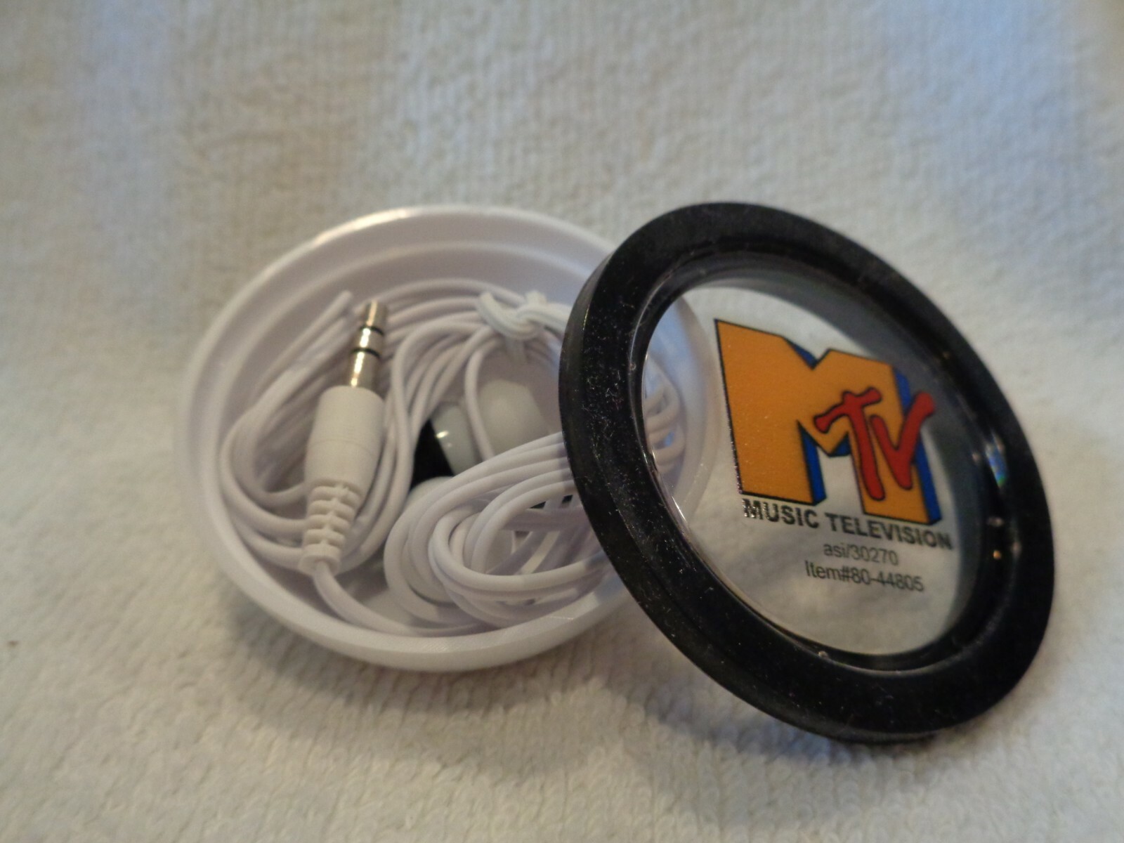 MTV Earbud Keychain Holder Headphone Pod White Plastic 3mm Jack Accessories NEW