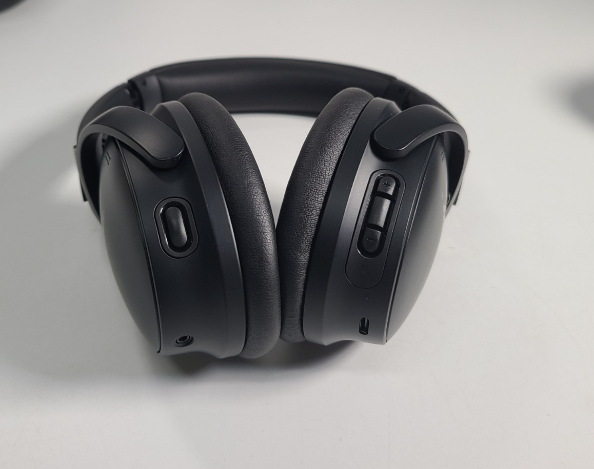 Bose QuietComfort Headphones- Black *BROWN BOX