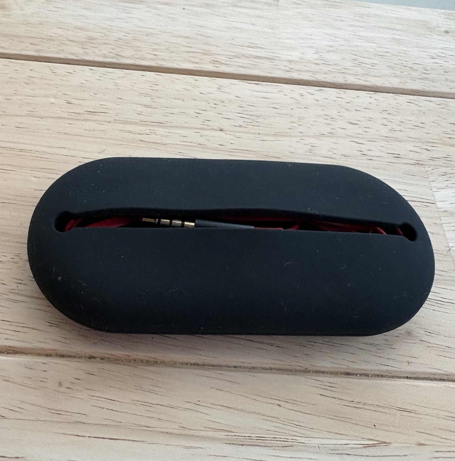 Beats By Dr. Dre UrBeats Earphones Red Black Case Extension ￼￼