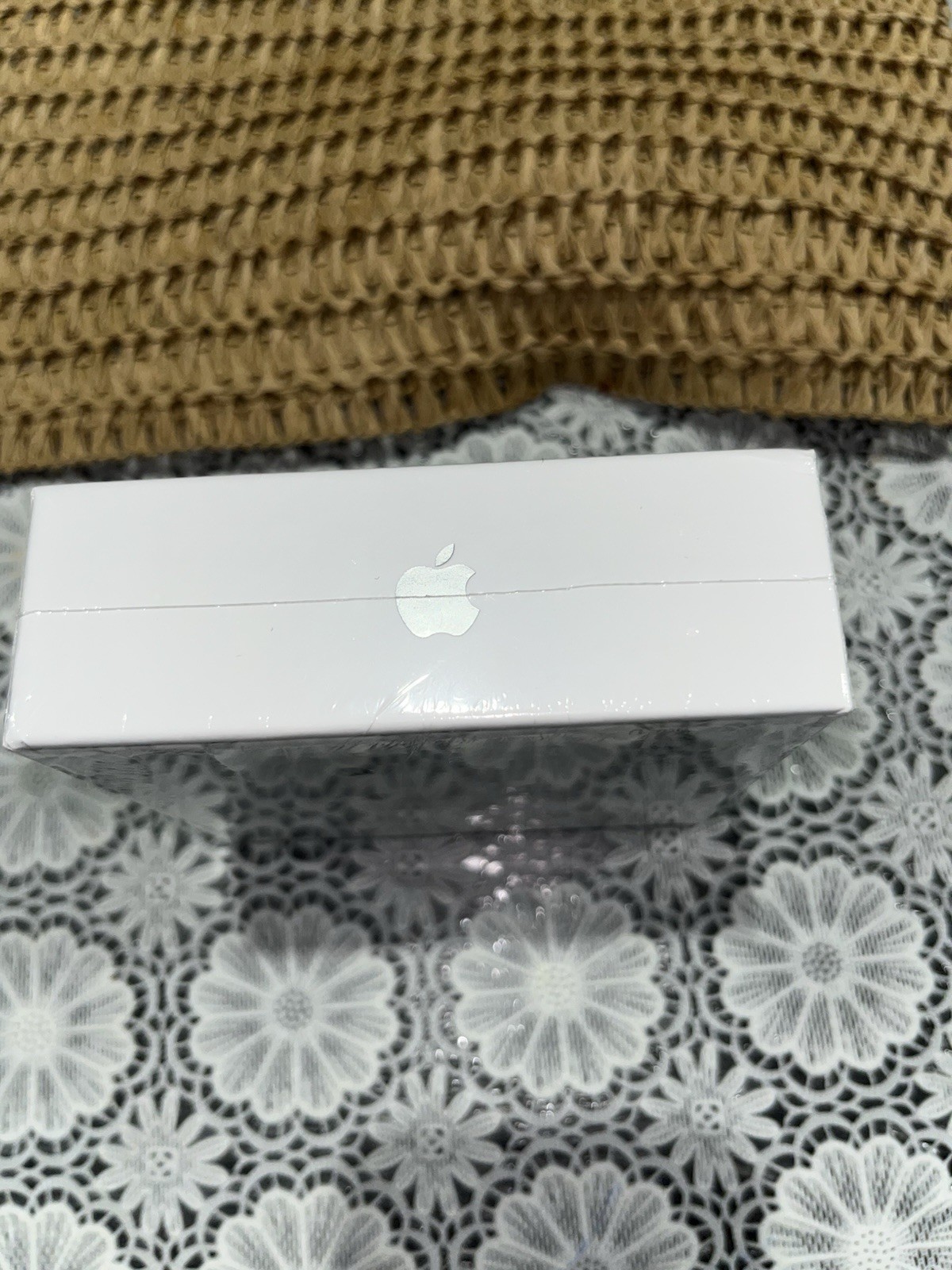 Apple AirPods (3rd Gen) White MagSafe Wireless Charging Case active Warranty!