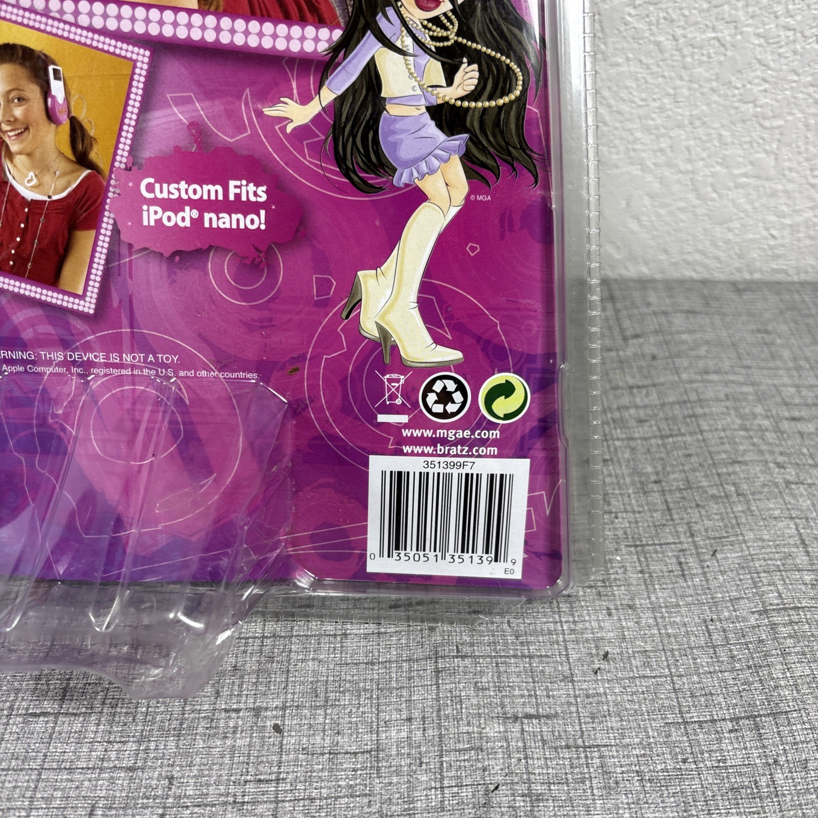 Vintage i-Bratz Cordless Headphones for 1st and 2nd Gen iPod Nano New