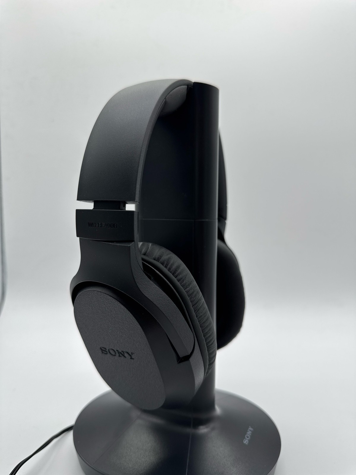 (BROKEN) Sony WH-RF400 Wireless Home Theater Headphones RF Transmitter Dock (2)