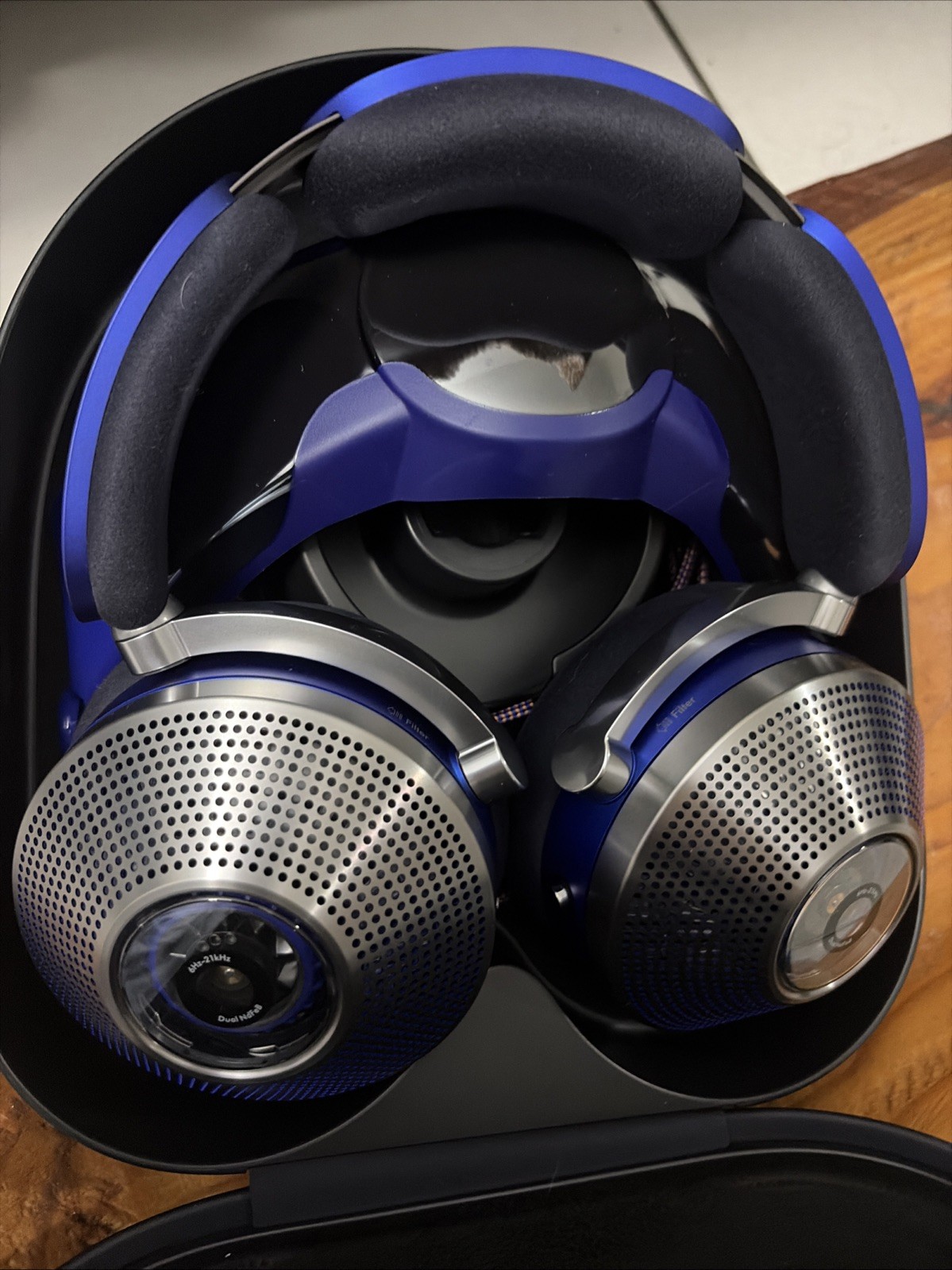 Zone DYSON Headphones – WP01 – Touch And Voice Control Volume | Noise Cancelling
