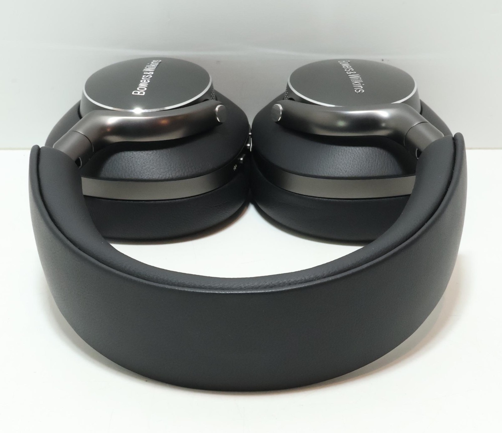 Bowers and Wilkins PX8 Model FP42951 (Black/Gray)
