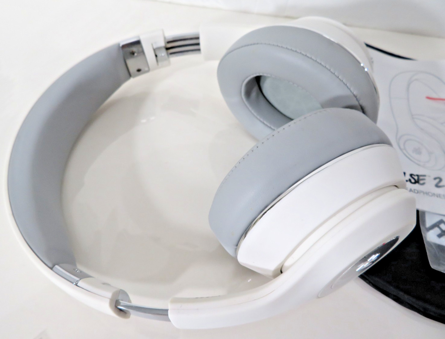 iFrogz Impulse 2 Wireless Premium Headphones with Long Battery Life White/Gray