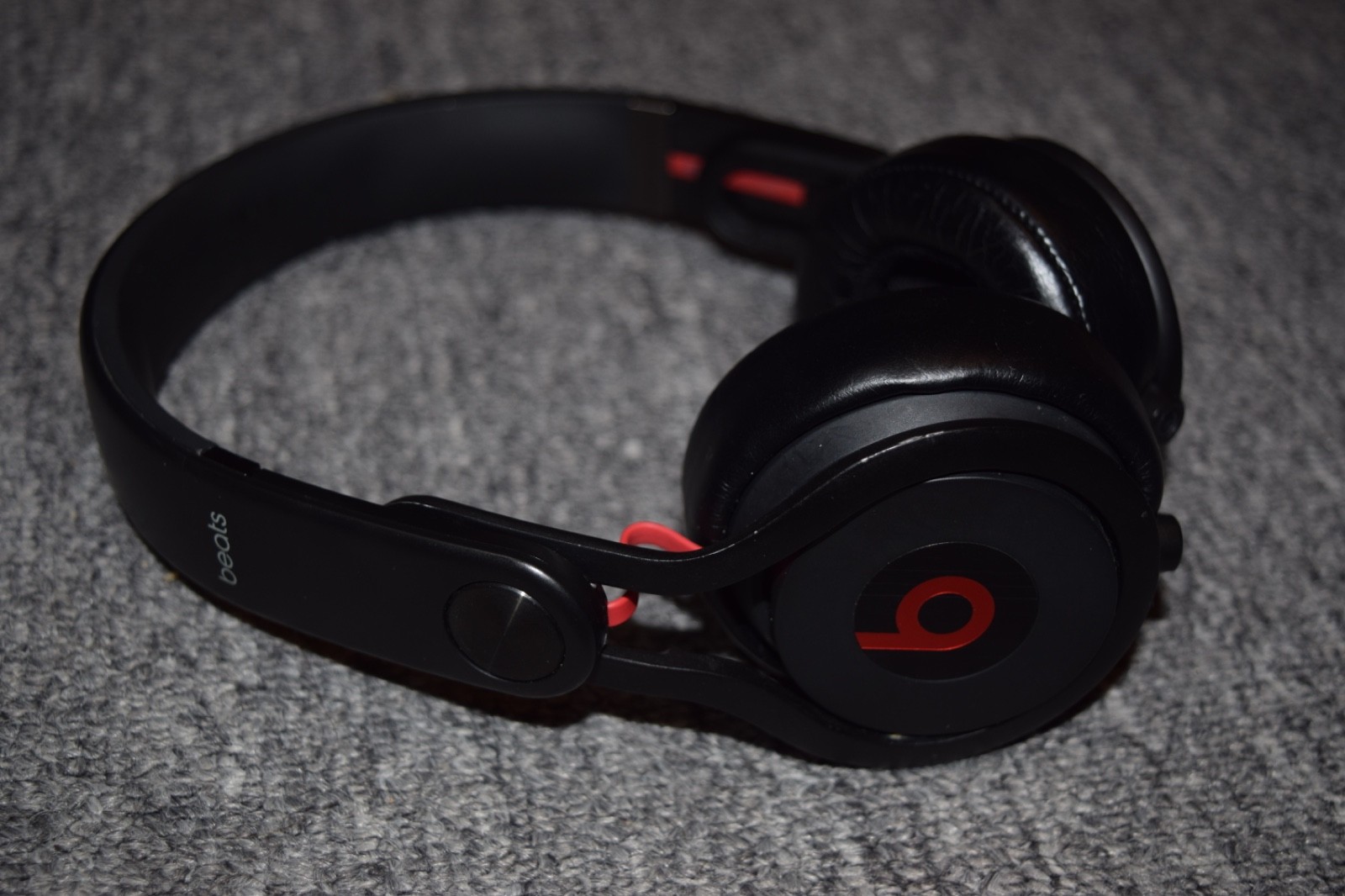 Beats by Dre Mixr DJ Headphones Black/Red – Tested Working w/ Case