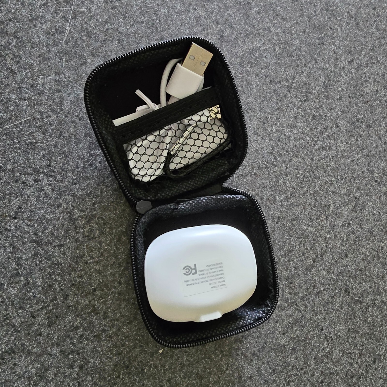 Indian River Hospital Wireless White Earbuds Black Case USB Charger USA Seller