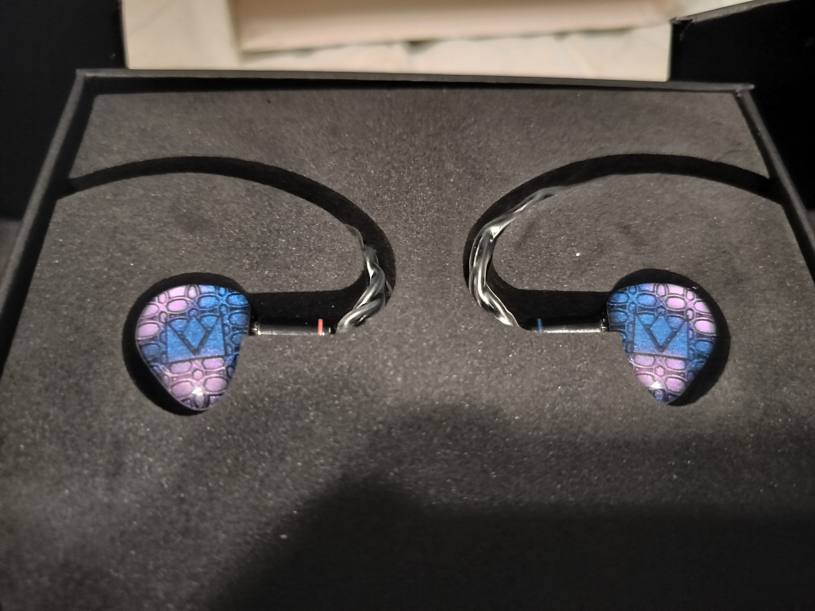 Noble Audio Knight 1 DD + 1 BA + 1 PZ Tribrid In Ear Monitors – USED