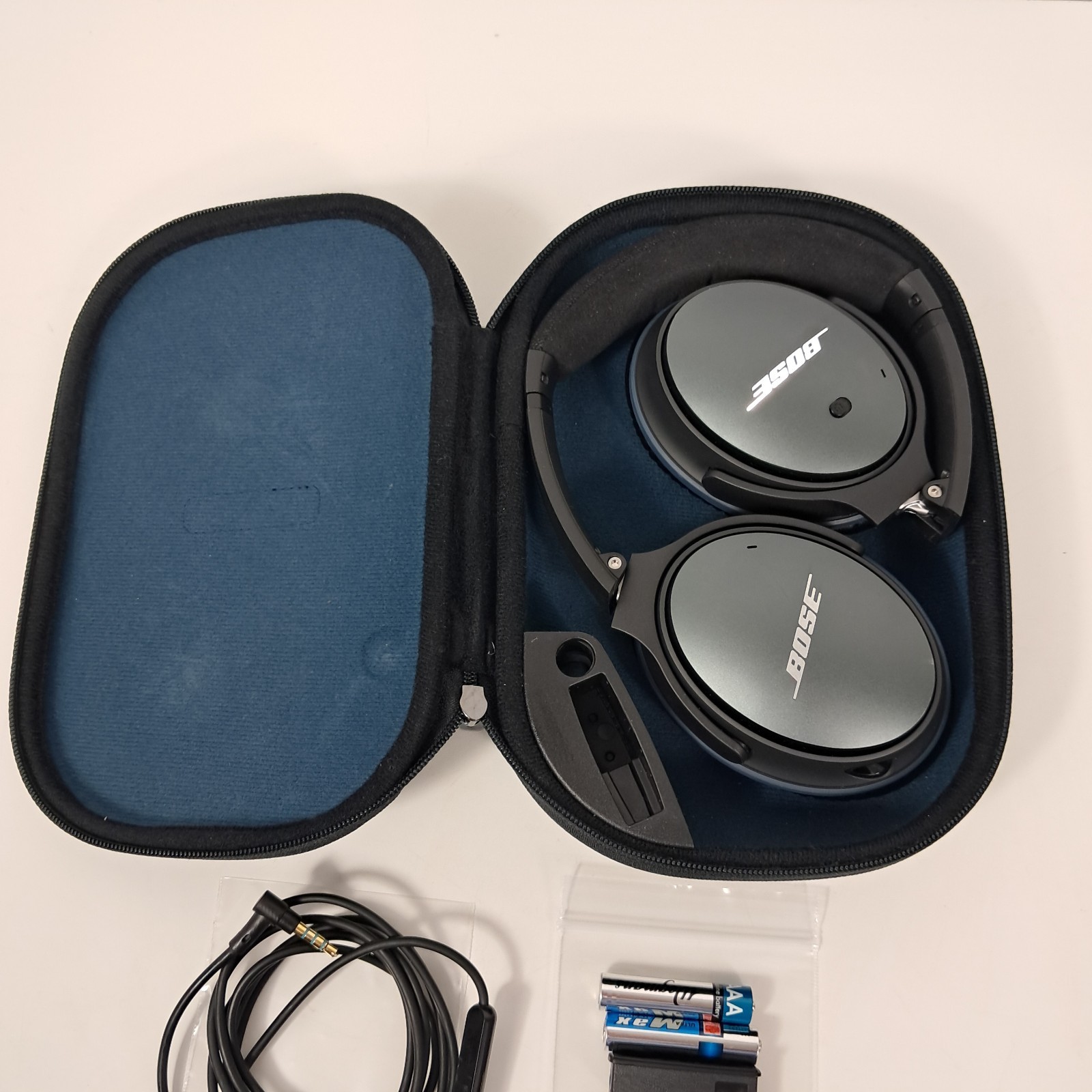 BOSE QuietComfort QC25 Noise Cancelling Headphones Graphite/Blue Excellent Cond.
