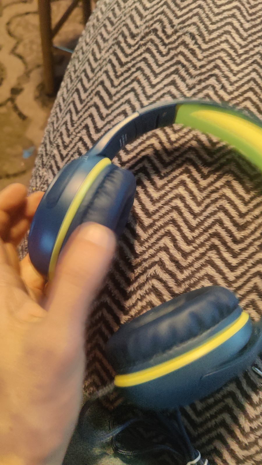 Headphones Adjustable Sound Choose Between 94db-84db Pause And Unpause Button