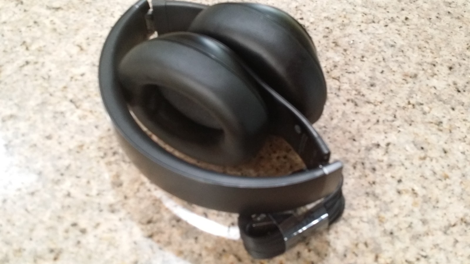 Beats by Dr. Dre Studio Pro Wireless Bluetooth Over-Ear headphones Gold/Black