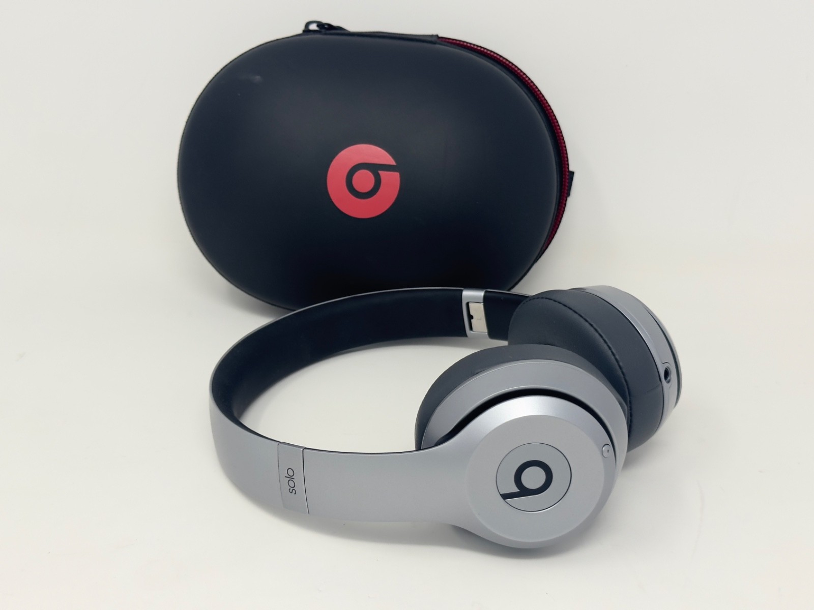 Beats by Dr. Dre Beats Solo 2 Wireless On-Ear Headphones -NEW PADS