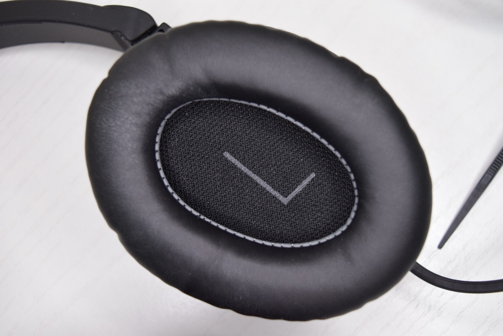 Delta Studio Premium Headset Headphones First Class Over Ear 2 Pins Noise Cancel