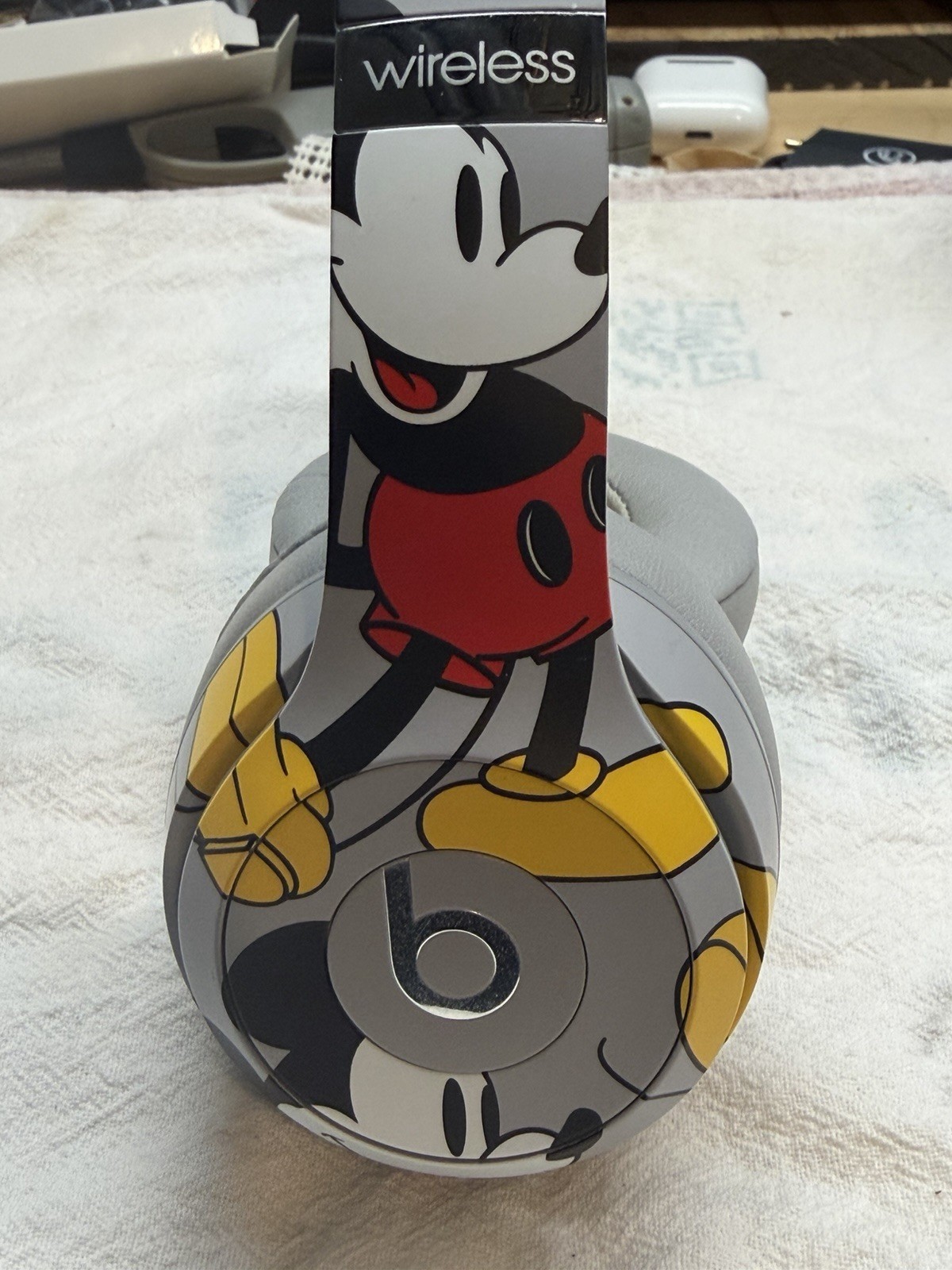 Beats by Dr. Dre Solo3 Wireless Headphones – Mickey’s 90th Anniversary Edition