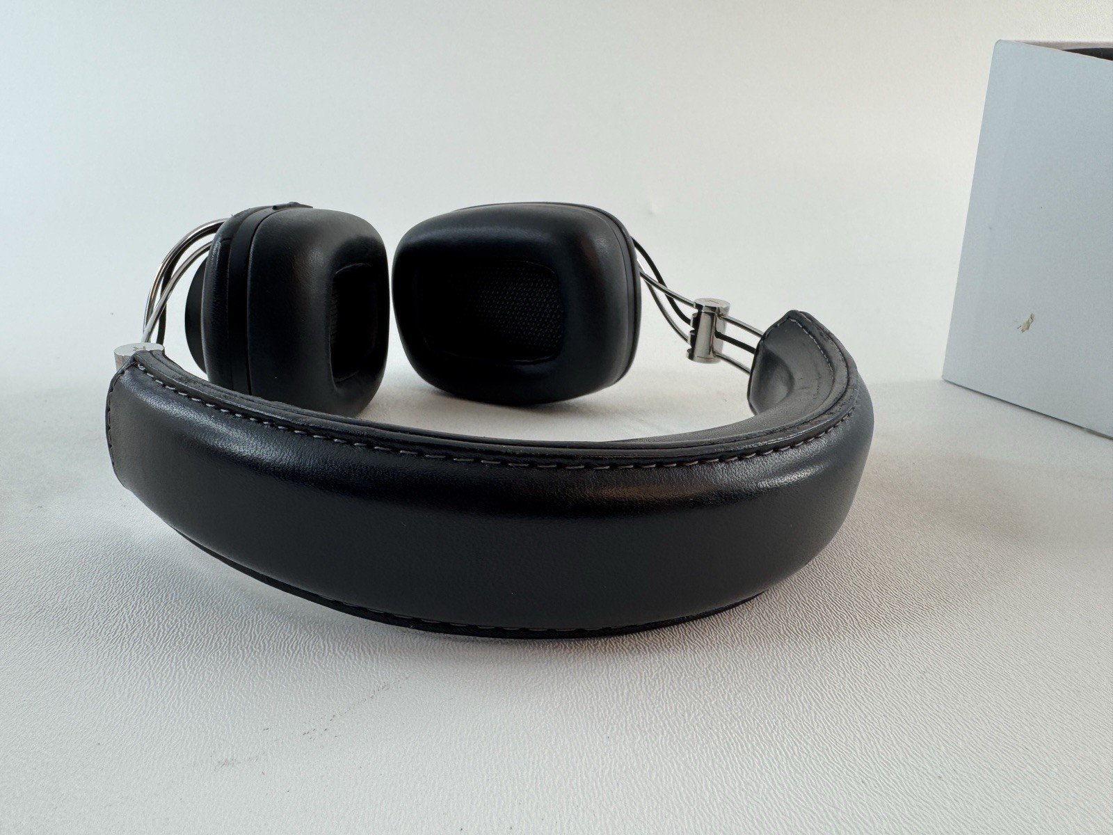Bowers & Wilkins P7 Wireless Headphones – Excellent Condition w/ Carry Case