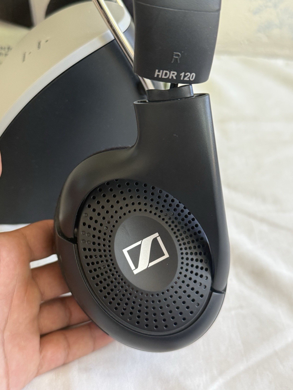 Sennheiser RS 120 Wireless Headphone System HDR 120 w/ Box Base Cord Untested