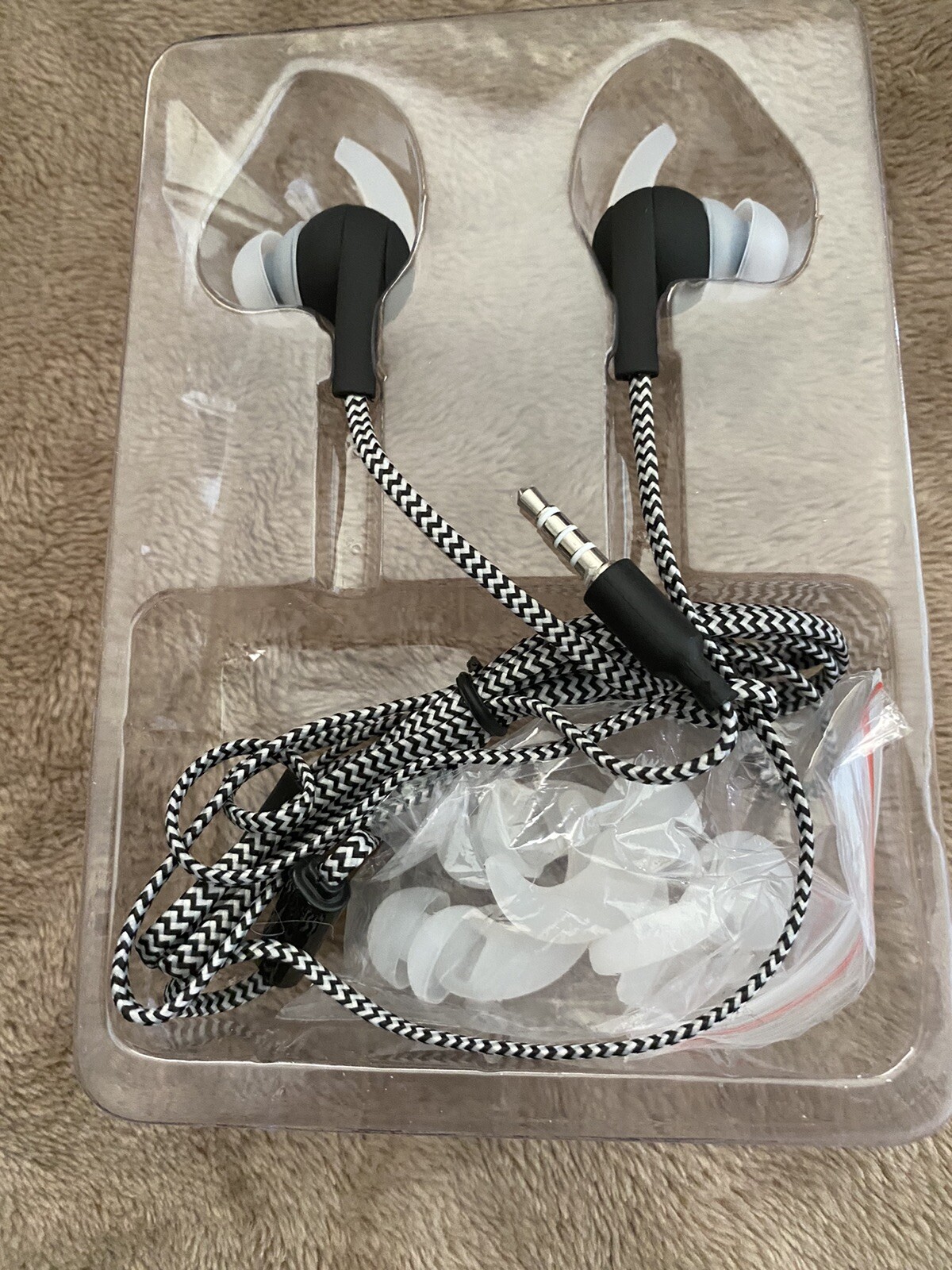 Tzumi Fabric SportBuds Black Earphones Comfort Fit Built In Microphone Wired New