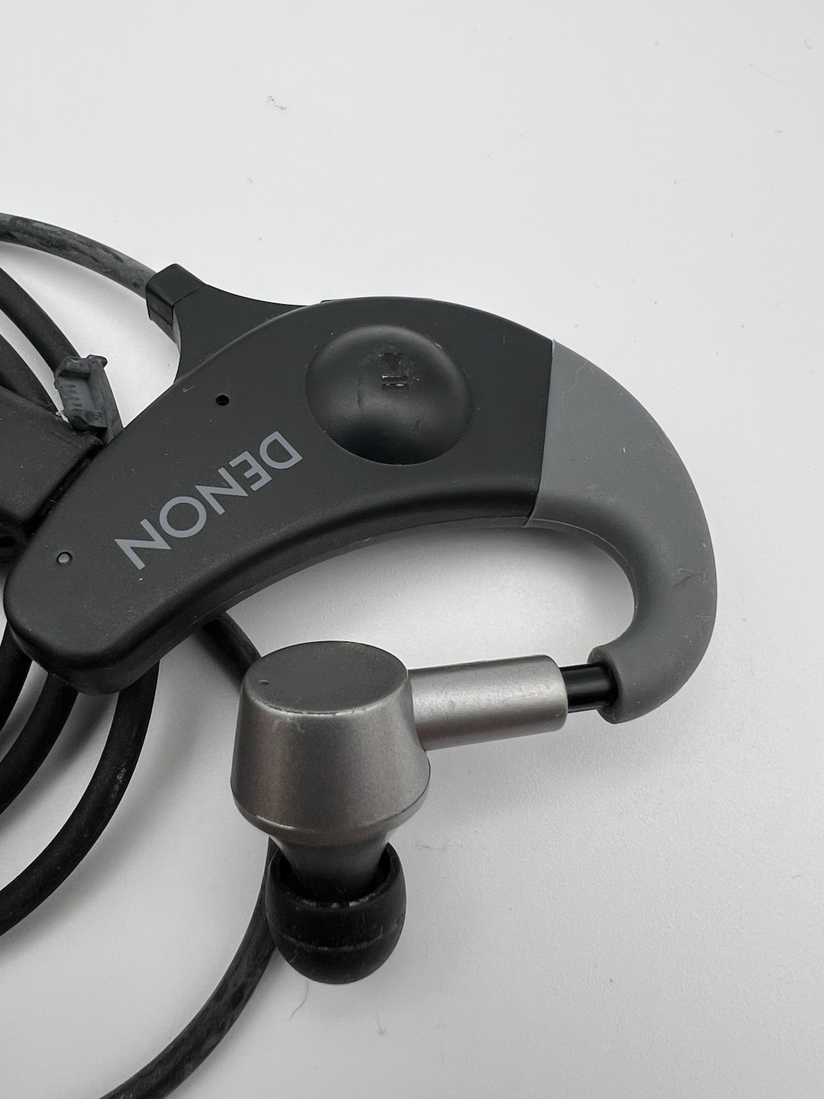 DENON AHW200 Exercise Freak Wireless Earbuds W/charging Cable Black & Silver