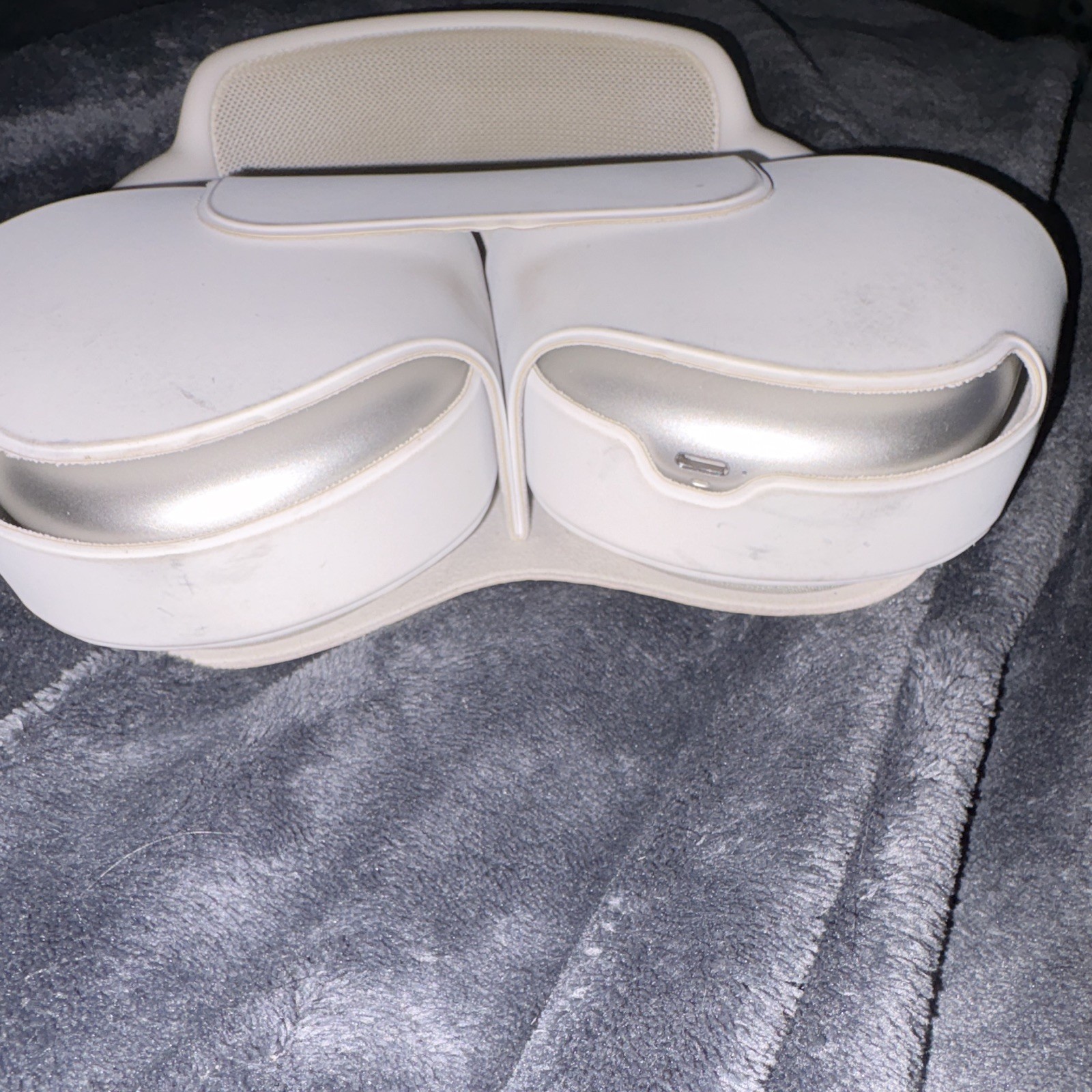 Apple AirPods Max Over-Ear Headphones w/ Smart Case White/Silver