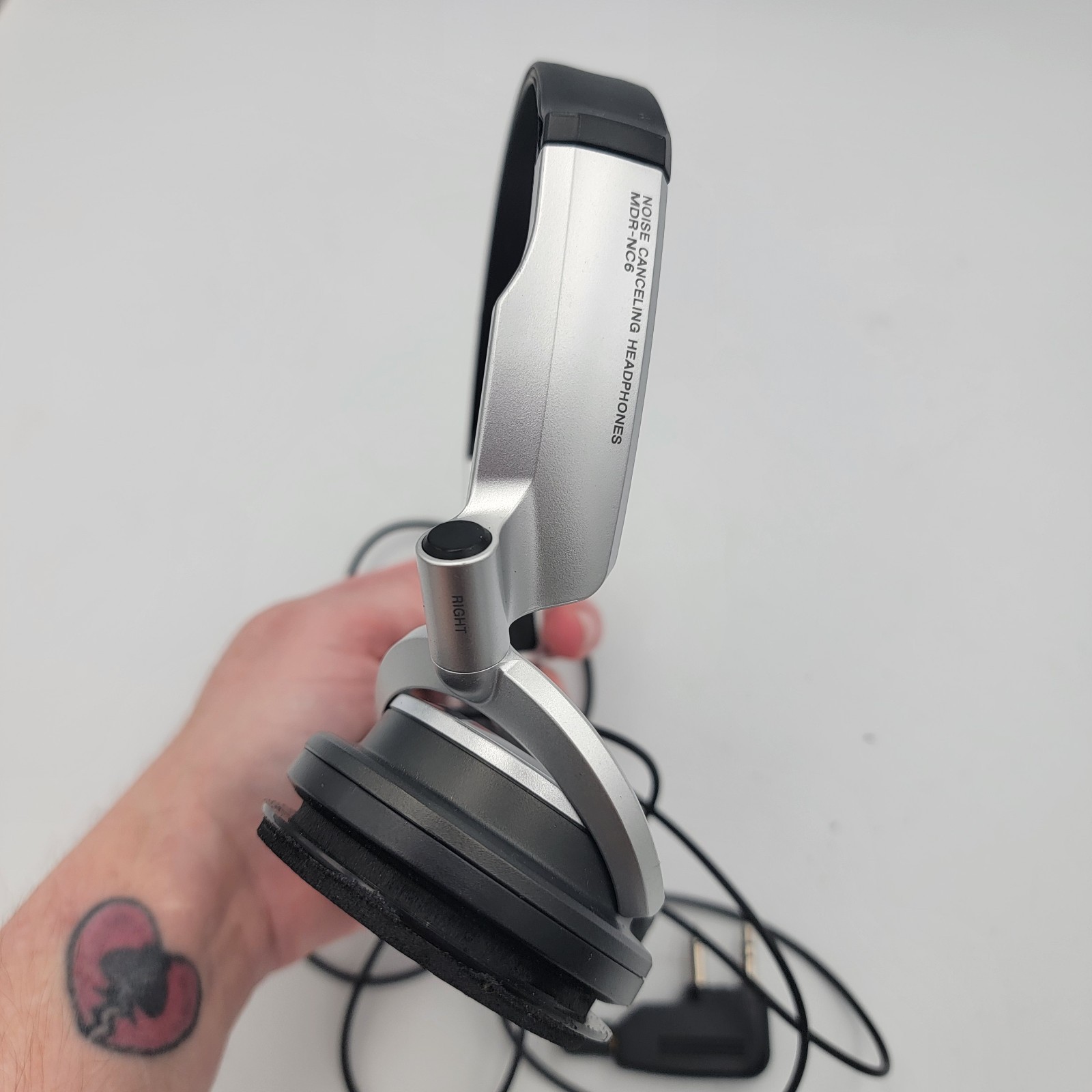 Sony MDR-NC6 Noise Canceling Headphones Earphones Works