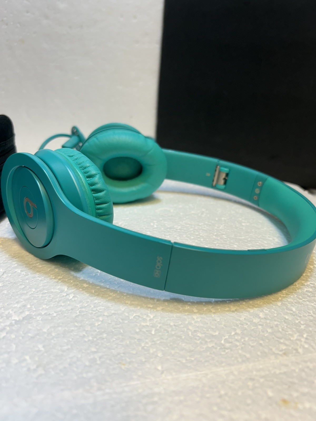 Beats by Dr Dre Solo HD Drenched Teal Wired On Ear Headphones With Case Cord