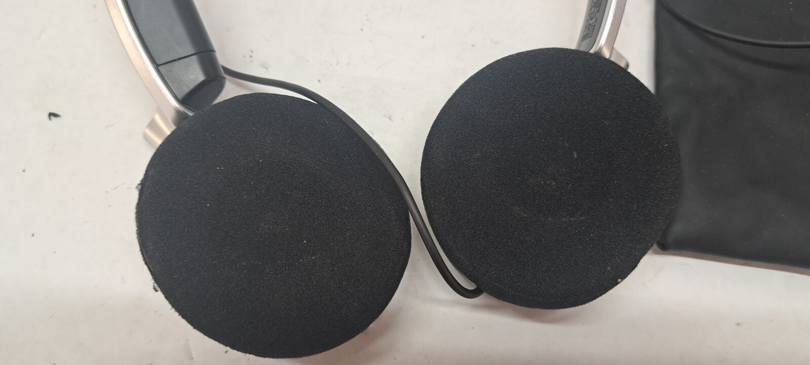 Sony Headphones – MDR-NC6 – Silver Noise Canceling & Bag