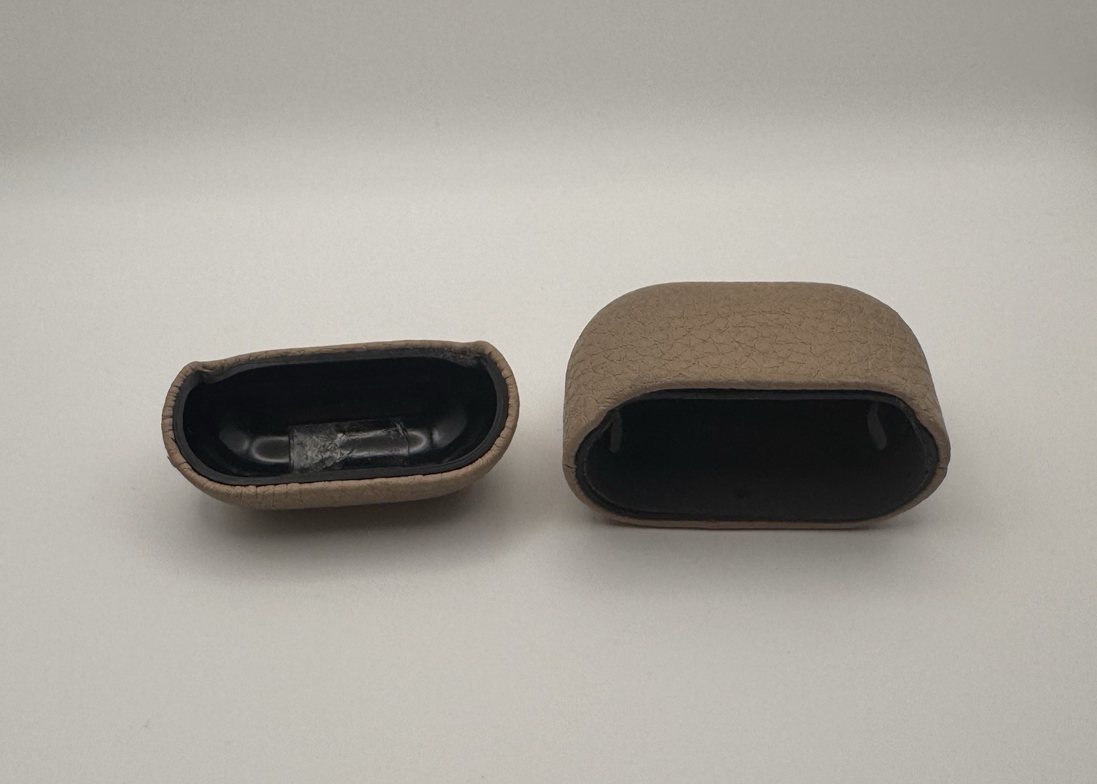 APPLE AIRPODS 4TH GENERATION USB-C NON ANC A3058 – White W/CHARGING CASE USED