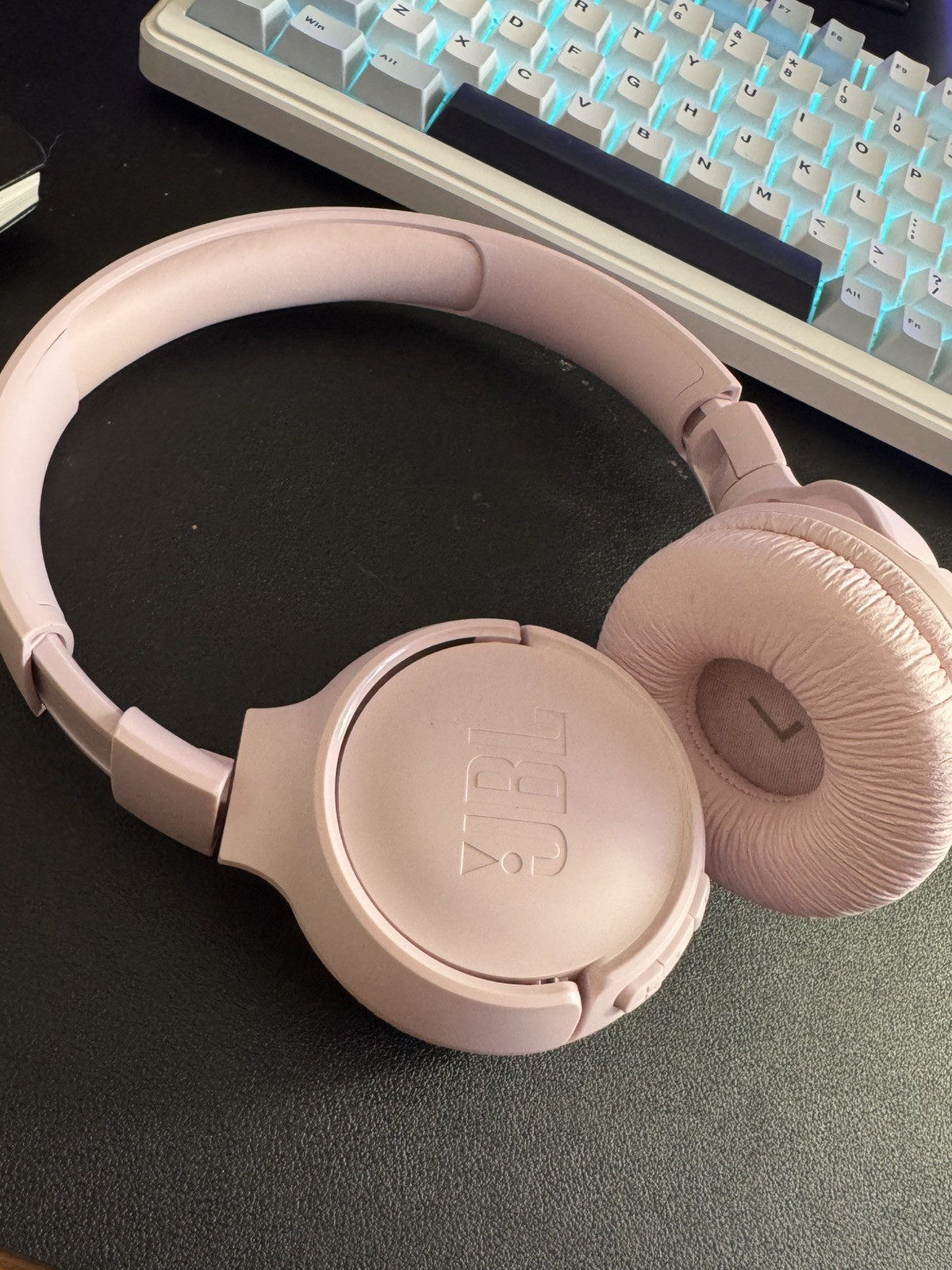 JBL Bluetooth Over Ear headphones with up to 40 hours battery Rose