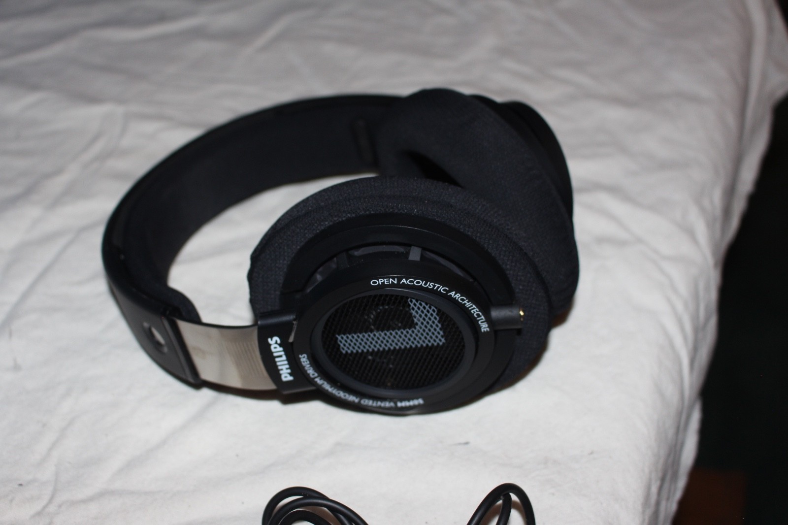 Philips SHP9500 HiFi Stereo Over-Ear Headphones with Case