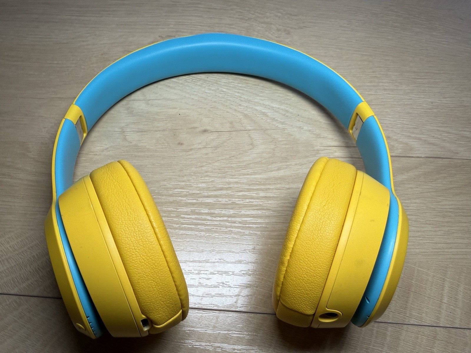 Beats by Dr. Dre Beats Solo3 Wireless On-Ear Headphones Yellow Blue Read!