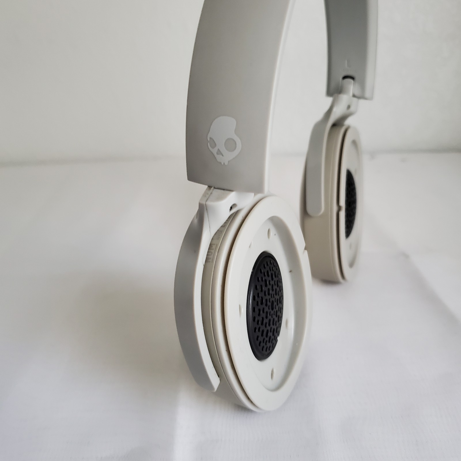 Skullcandy Hesh Evo Wireless Over-Ear Bluetooth Headphones Bone Needs Earpads