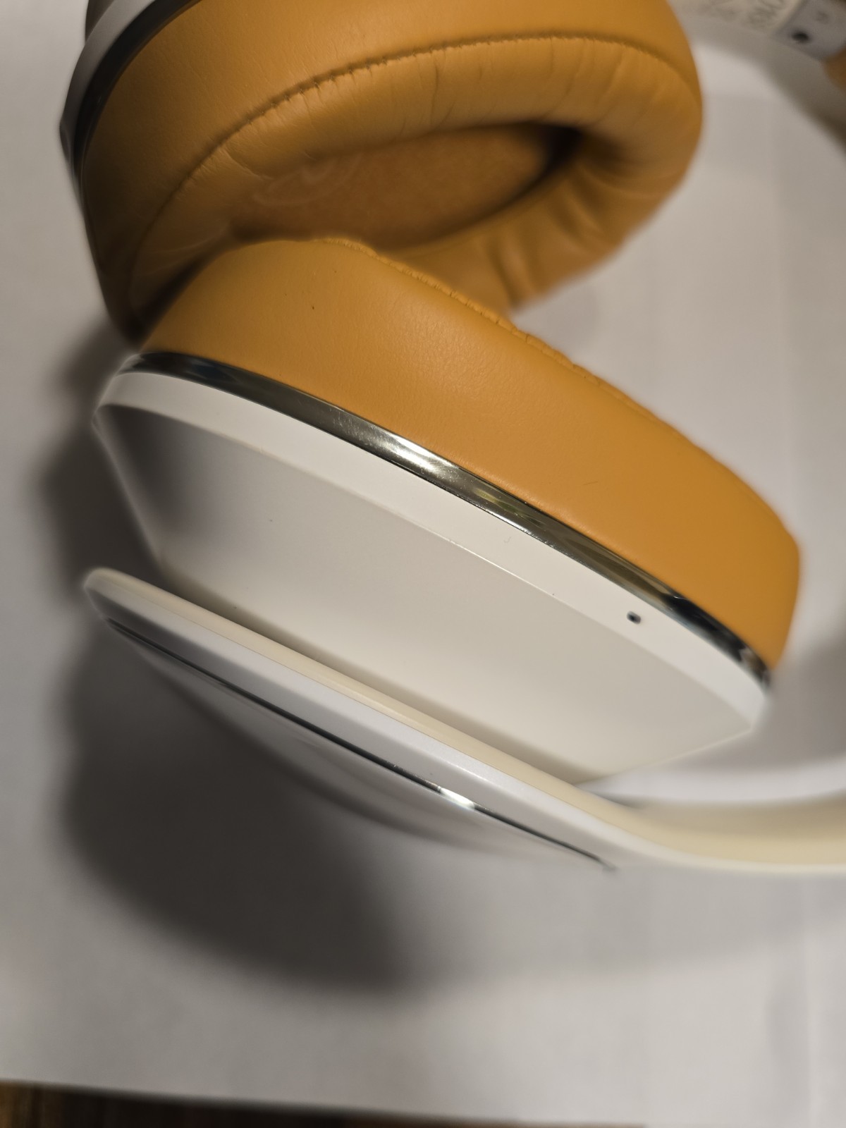 SAMSUNG Level Over EO-AG900BWESTA Premium Bluetooth Over Ear HeadphoneWhite OEM