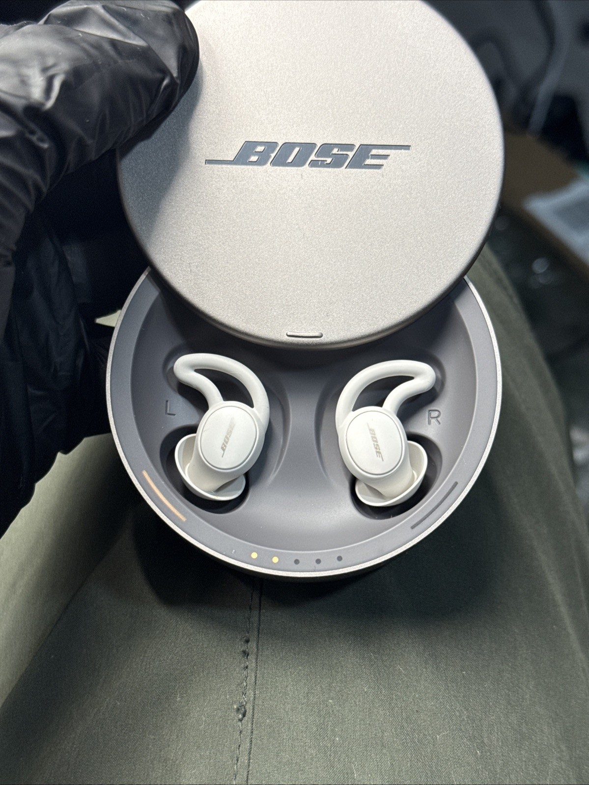 Bose Wireless Sleepbuds II Earbuds White with Charging Case Read Desc