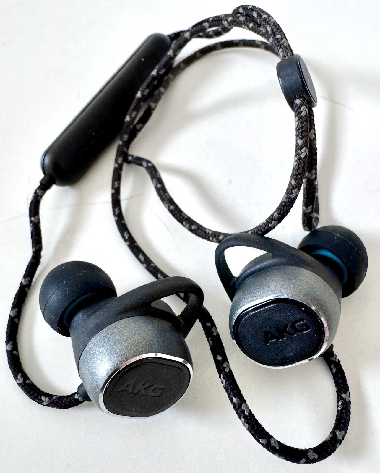 AKG N200 Earbuds Bluetooth Wireless Black AKGN200BTBLK Harman Kardon