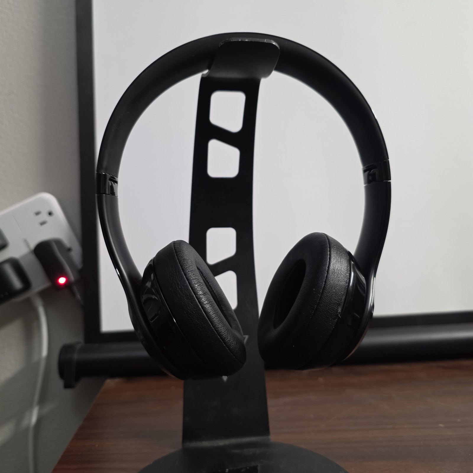 Beats by Dr. Dre Beats Solo 3 Wireless Bluetooth Headphones Gloss Black K