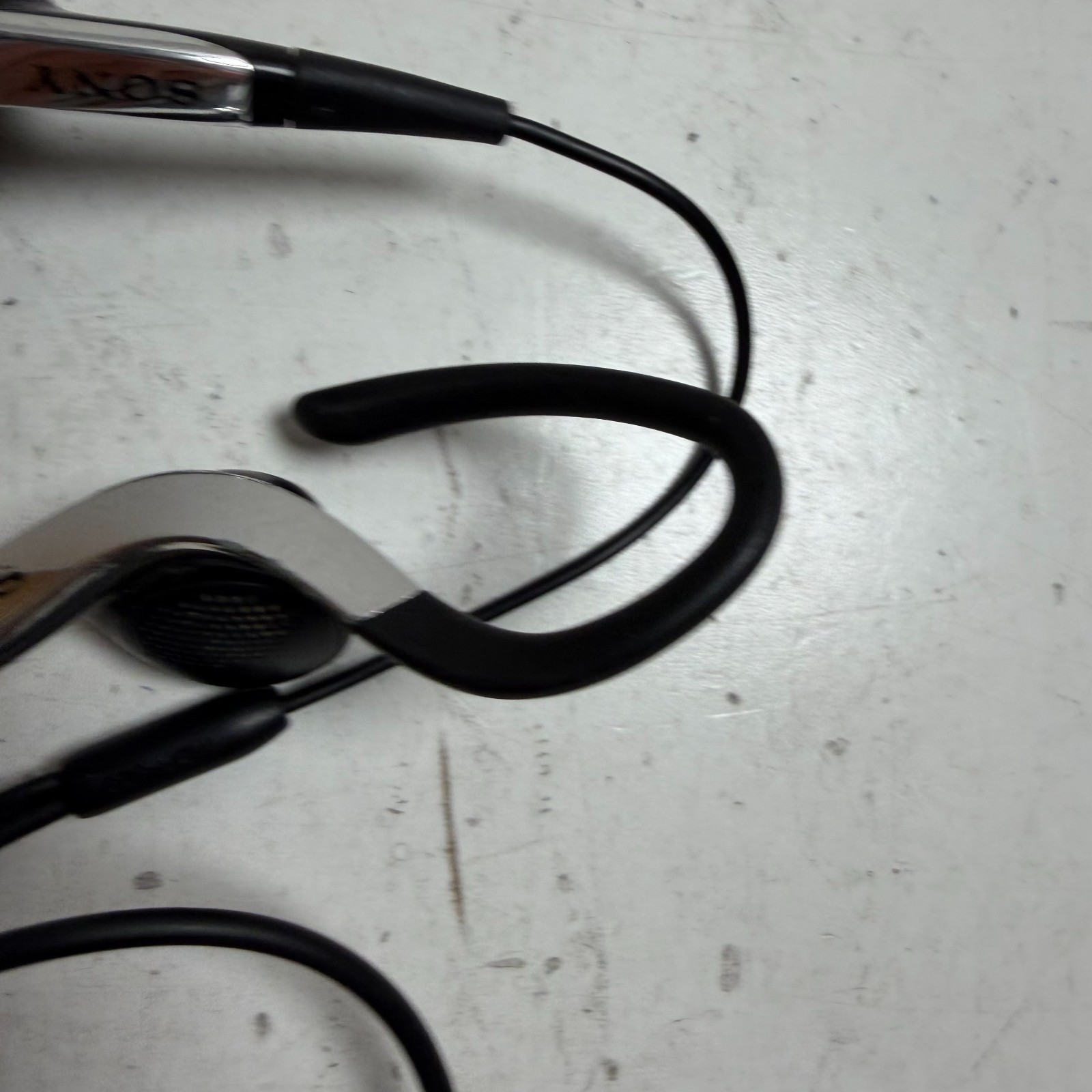 Sony MDR-J20 Silver/Black 3.5mm TRS Jack 16 Ohms Setereo Wired Sports Headphones