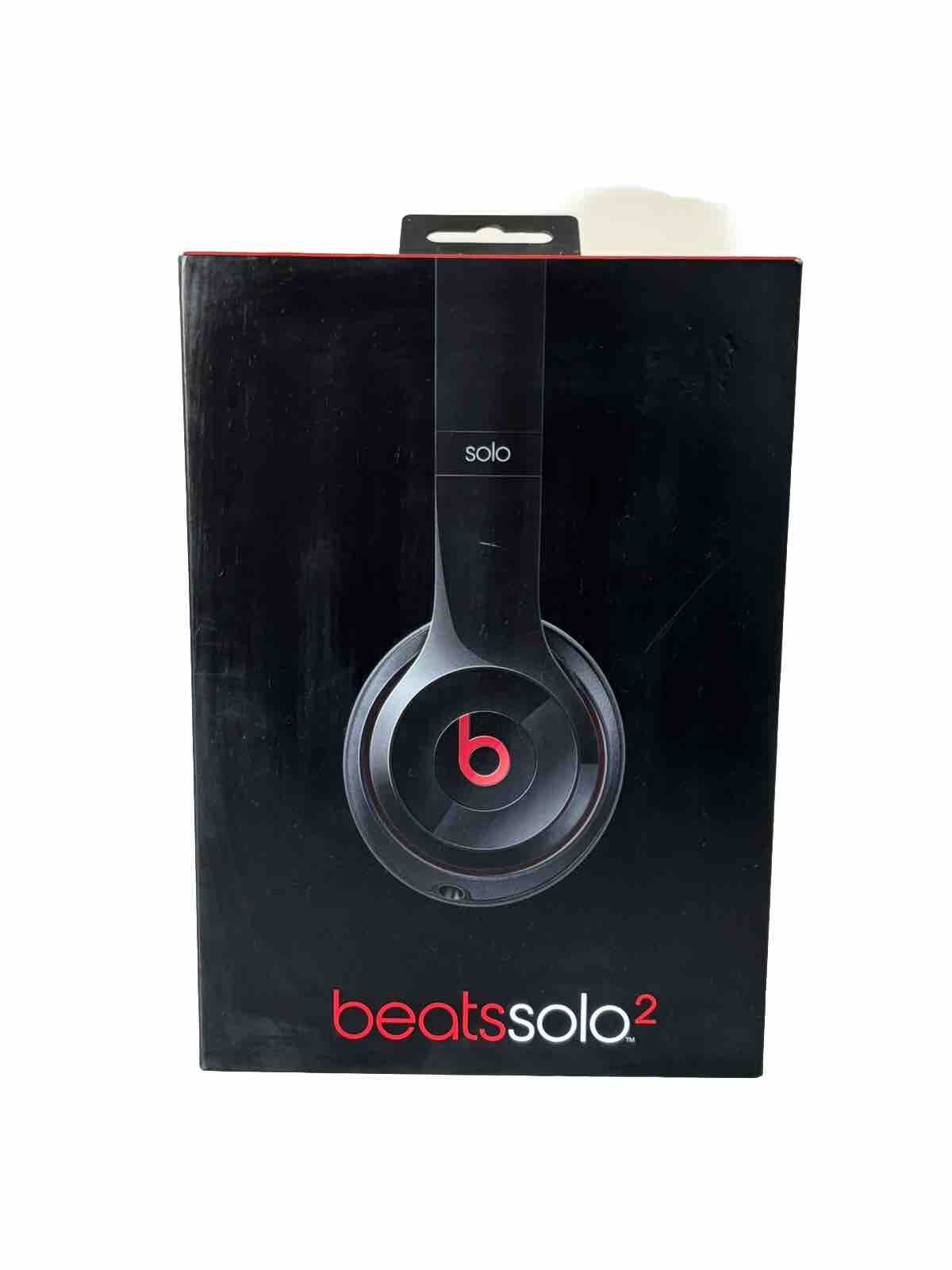 BEATS SOLO2 EARPHONES BLACK AND RED- Excellent Condition slightly Used